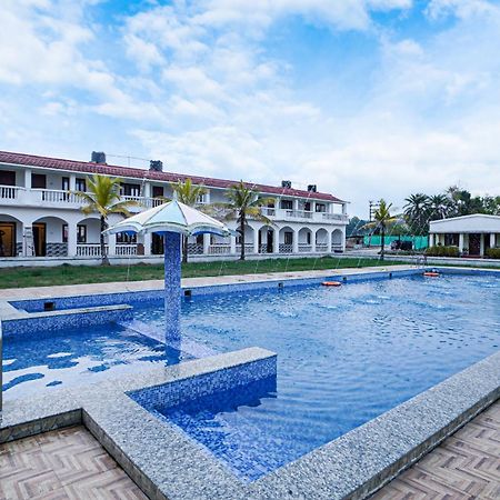 Silver Sand Eco Resort !! Beachfront !! With Biggest Pool And Huge Open Area !! Ideal For Weddings !! Couple Friendly !! Мандармони Екстериор снимка