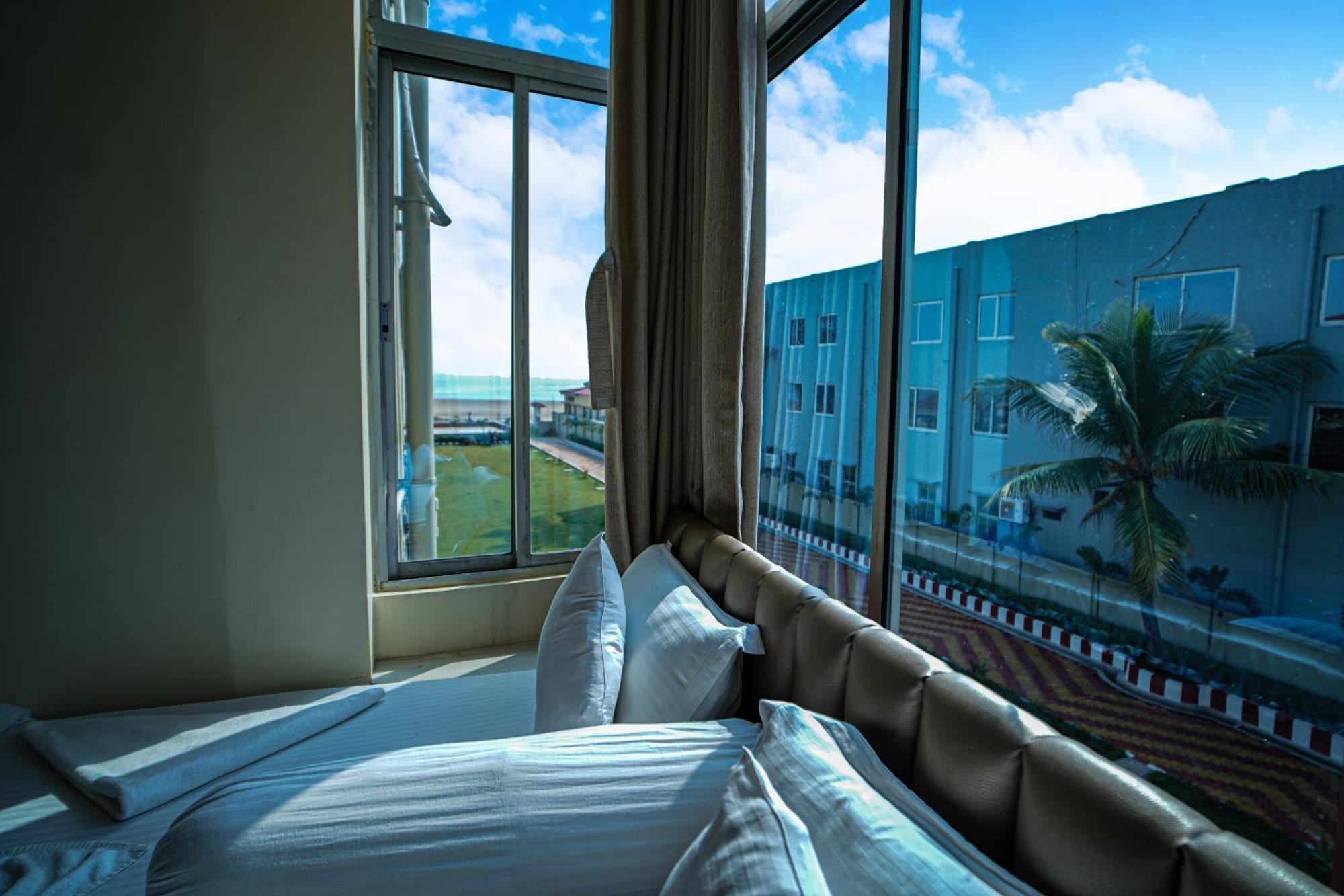 Silver Sand Eco Resort !! Beachfront !! With Biggest Pool And Huge Open Area !! Ideal For Weddings !! Couple Friendly !! Мандармони Екстериор снимка